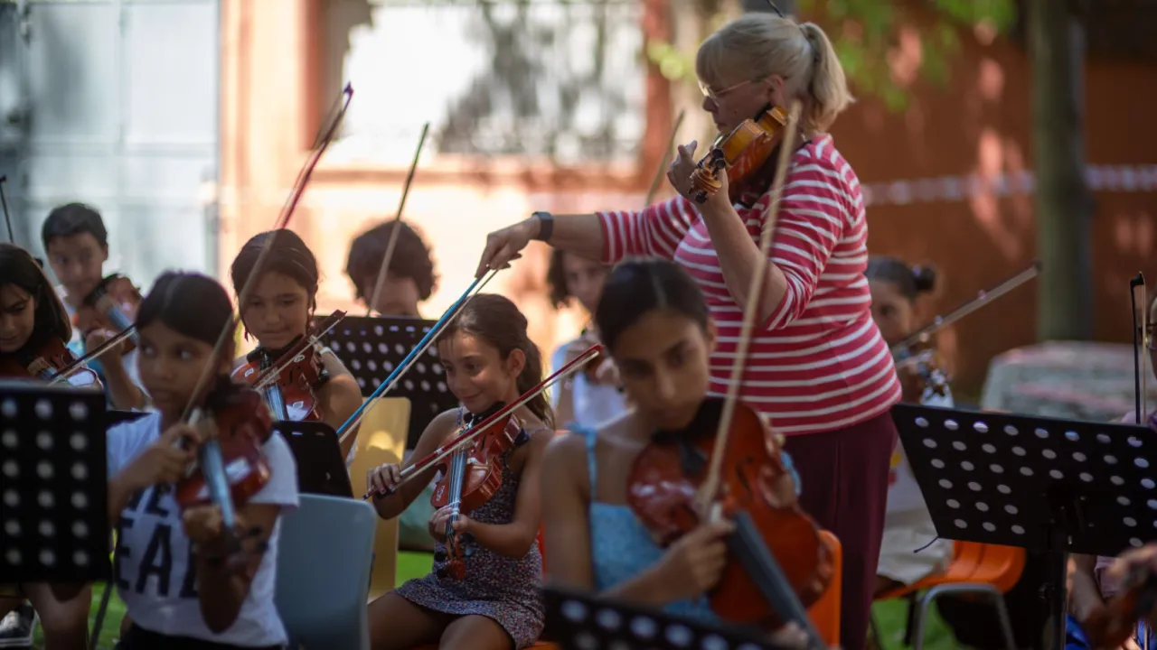 Adalar Çocuk ve Gençlik Orkestrası'ndan uluslararası ilk müzik okulu