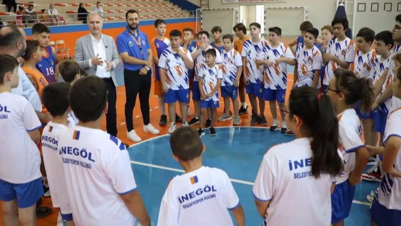 Bursa İnegöl'de yaz spor okullarında 1.792 çocuk sporla buluştu