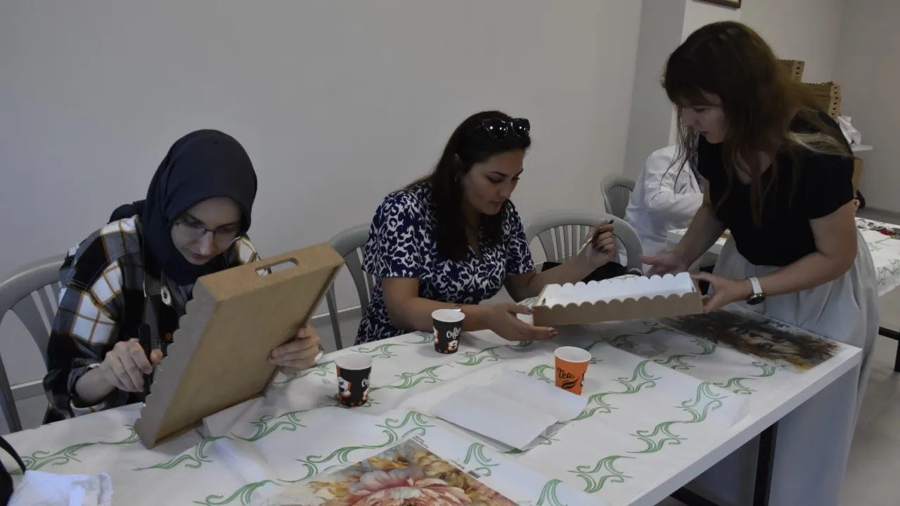 Bursa Karacabey'de 'ahşap boyama' ilgisi