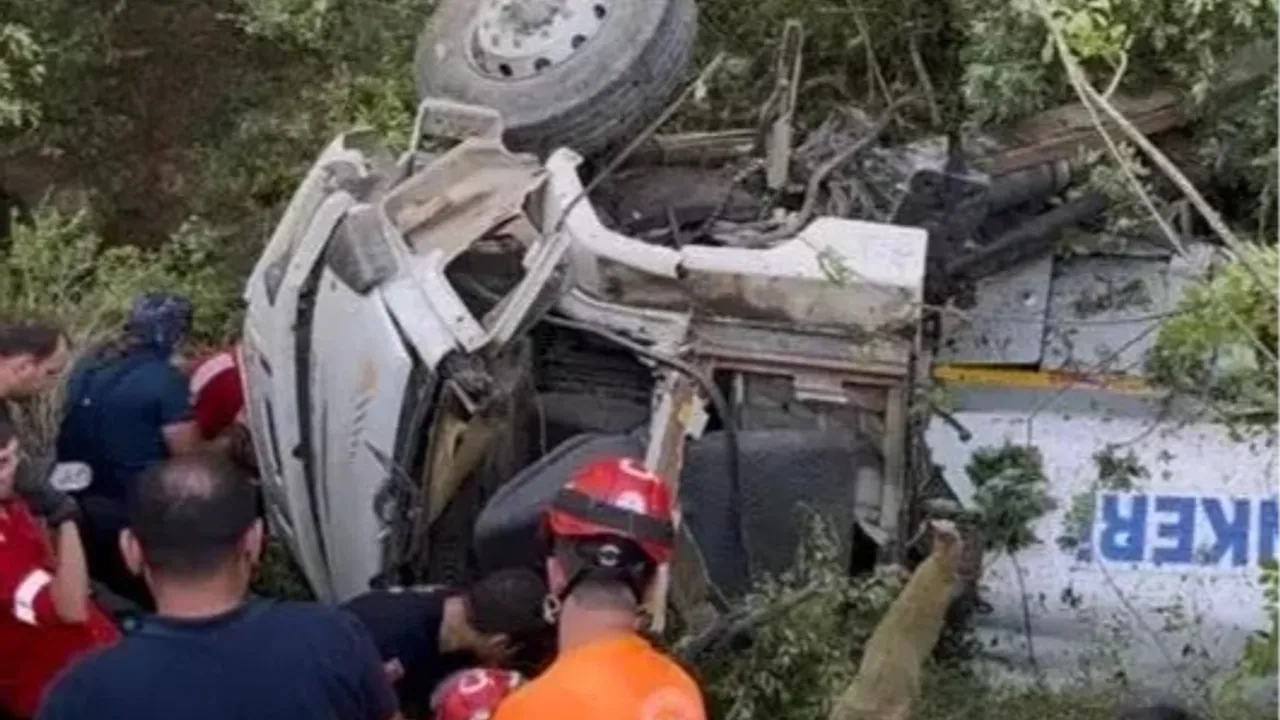 Bursa Kestel'de yangına su taşıyan tanker devrildi: 3 ölü
