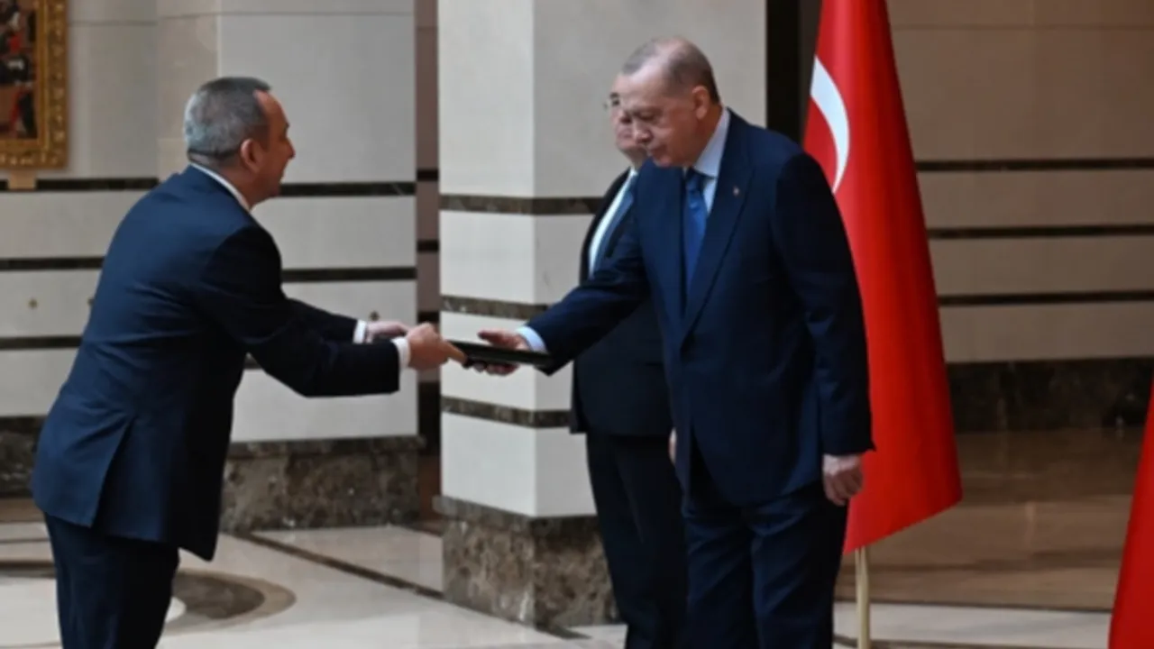 Büyükelçilerden Cumhurbaşkanı Erdoğan’a güven mektubu... Külliye'de diplomatik görüşmeler