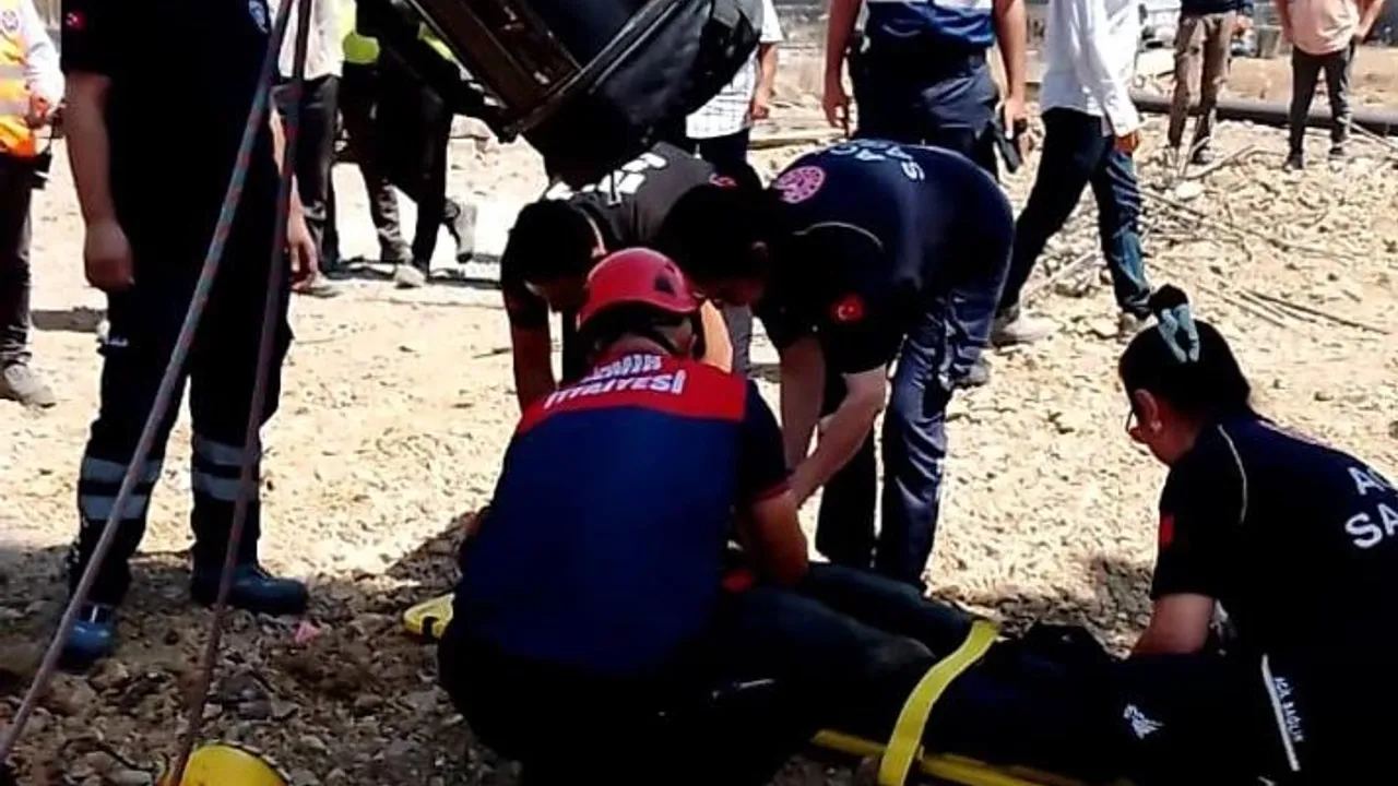 İzmir İtfaiyesi kuyuya düşen vatandaşı kurtardı