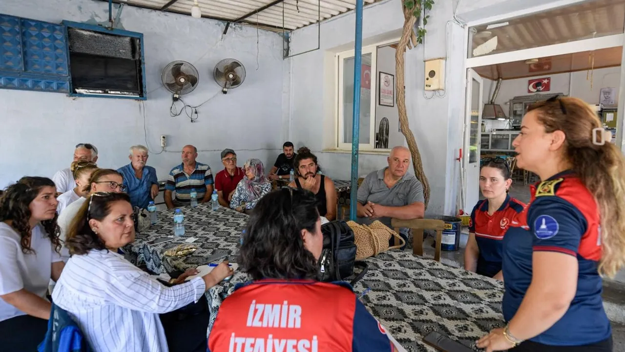 İzmirli baba ve kızı yangınlara karşı omuz omuza mücadele ediyor