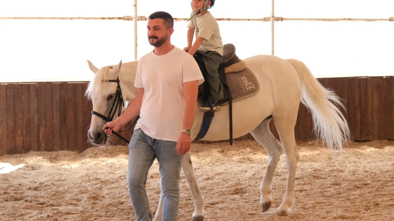 Kocaeli'de taz tatiline at üstünde ‘merhaba’ dediler