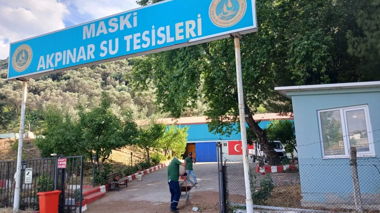 Manisa'da su depolarının çevresinde yangın riskine karşı temizlik