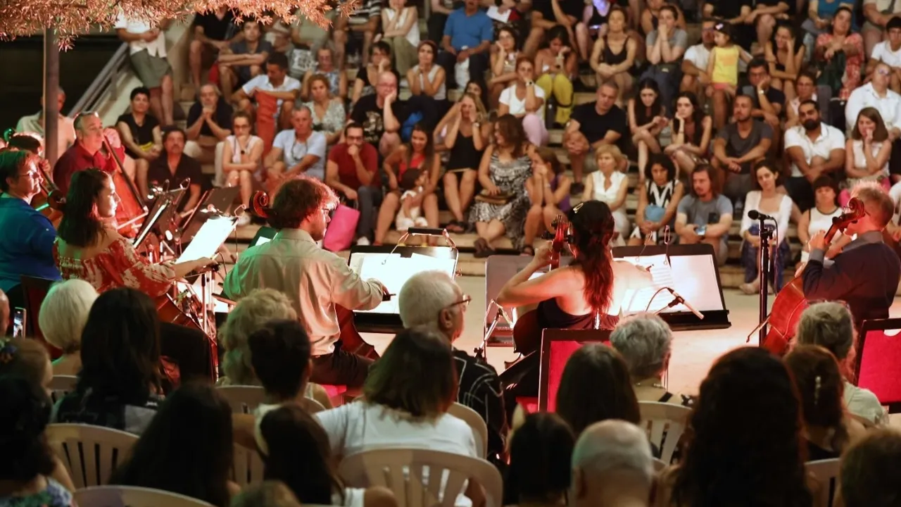 MAV Cello Ensemble, Zeytin Altında yaz esintisi yaşattı
