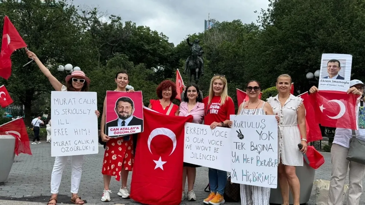 New York’ta İmamoğlu ve tutuklu isimlere protesto