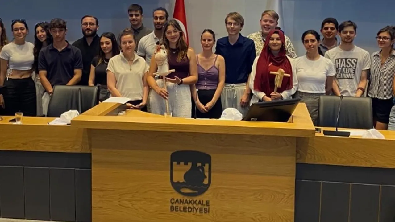 Osnabrück ve Çanakkaleli gençler meclis toplantısında buluştu