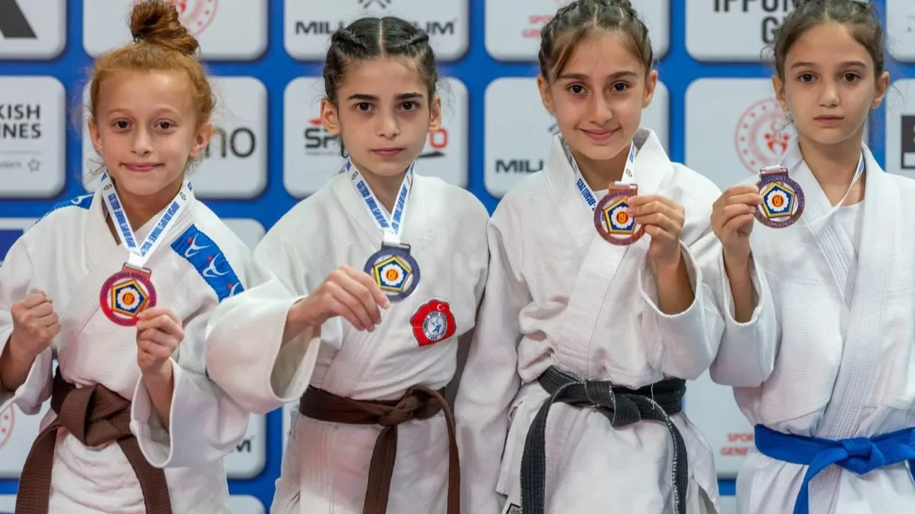 Sakarya Büyükşehir sporcuları başarılarına devam ediyor