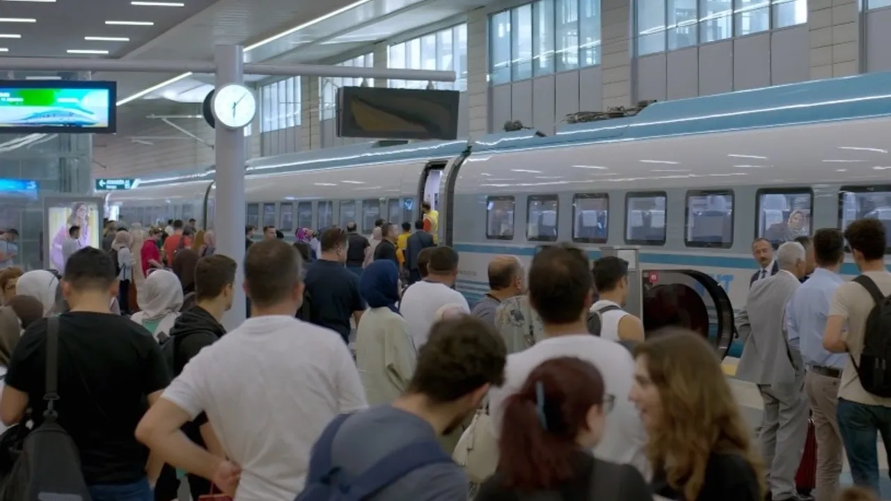 Türkiye 'yüksek hızlı'yı sevdi! Ankara-İstanbul hattı 38 milyonu taşıdı