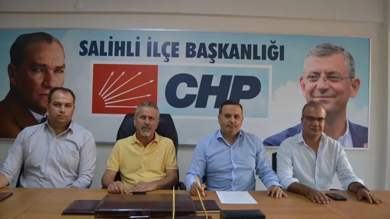 "Adil bir seçim ortamı yok" diyerek hem istifa etti hem de adaylıktan çekildi
