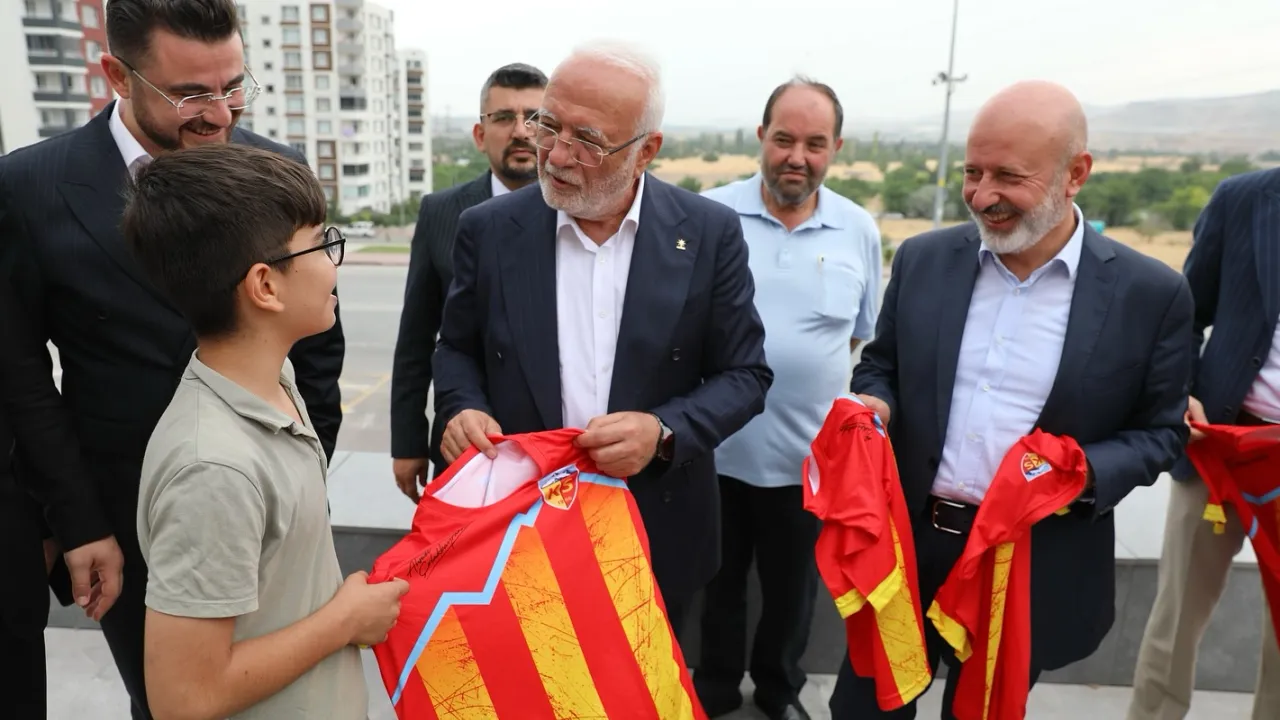 Başkan Çolakbayrakdar, Genel Başkan Vekili Elitaş’ı ağırladı