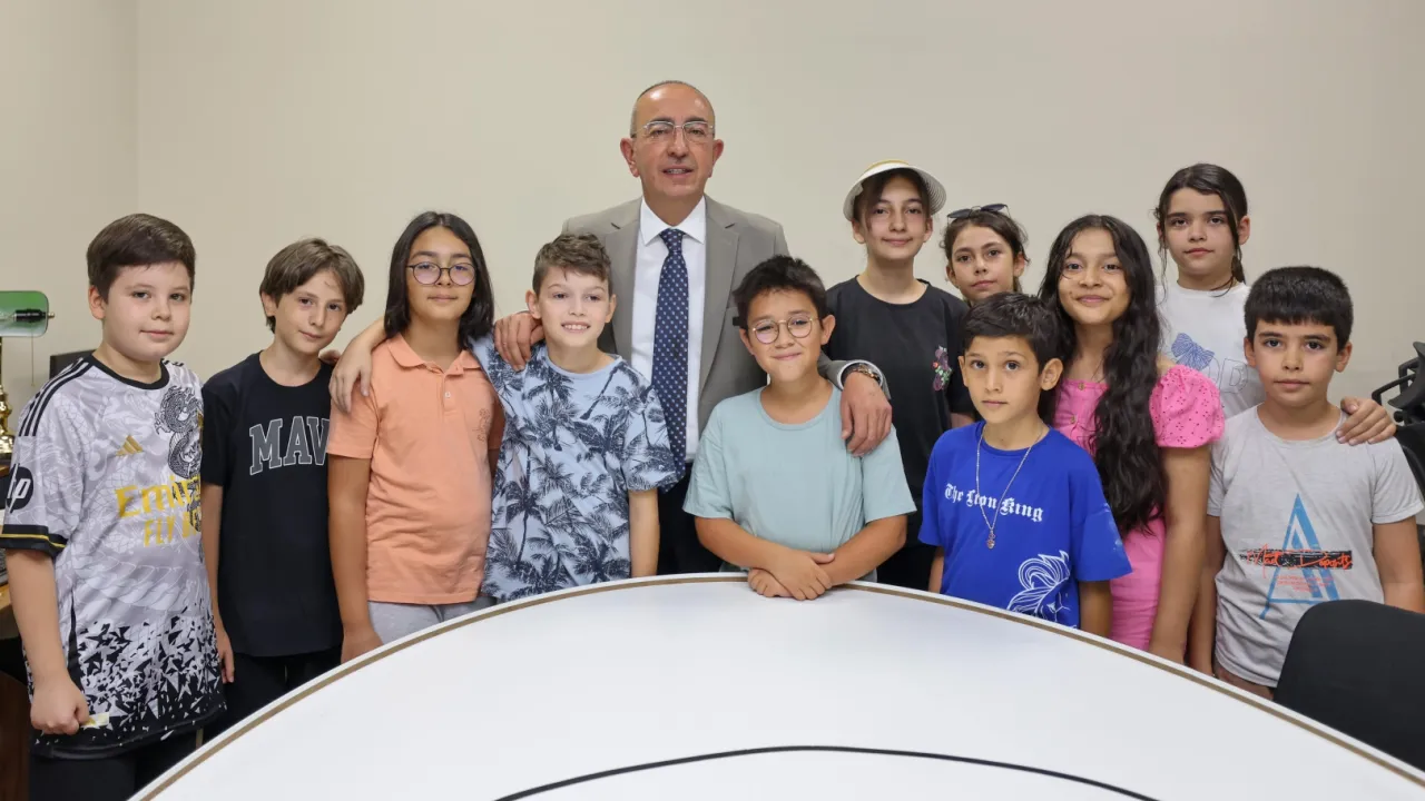 Başkan Kavuş'tan Meram Yaz Okulu öğrencilerine sürpriz ziyaret