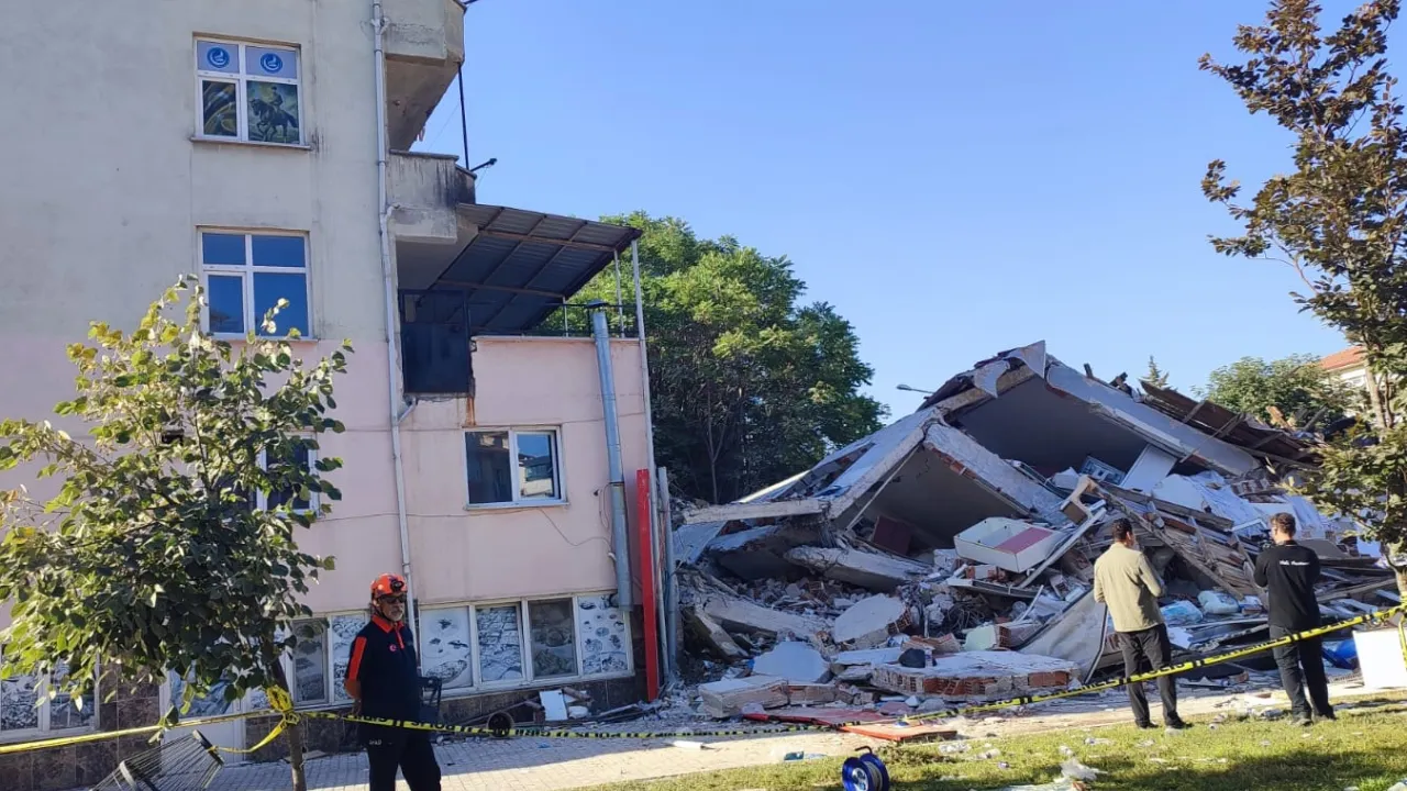 Bursa, Balıkesir'de depremin yaralarını birlikte sarıyor