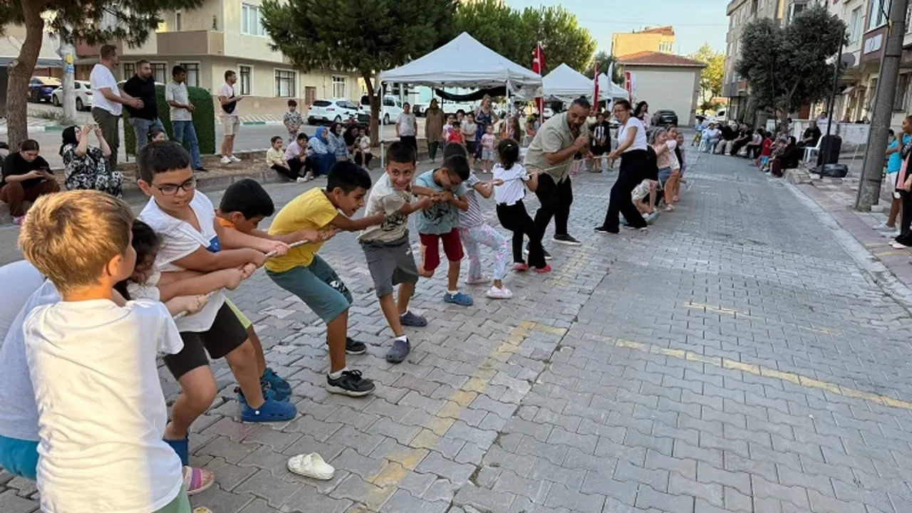 Bursa Karacabey geleneksel sokak oyunları etkinliğinde final