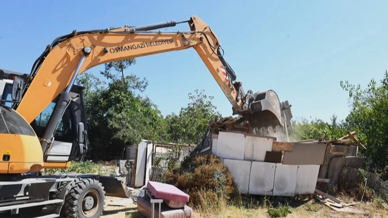 Bursa Osmangazi'de sit alanına yapılan kaçak yapılar yıkıldı