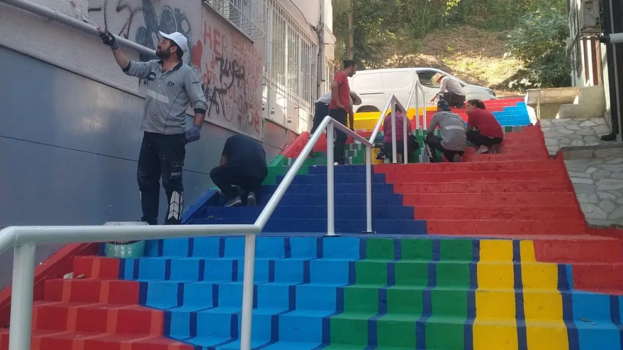 Bursa'da cadde ve sokaklar tuval gibi işleniyor