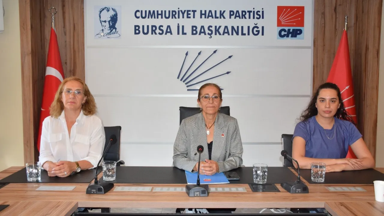 CHP Bursa İl Kadın Kolları'ndan kadın cinayetlerine tepki