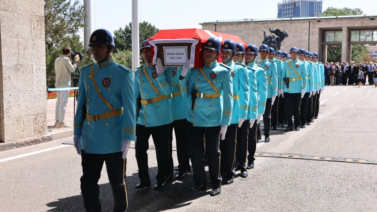 Eski Bakan Hasan Akyol'a son görev