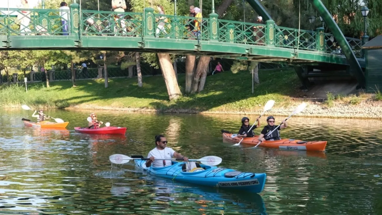 Eskişehir'den yetişkinlere deniz kanosu deneyimi