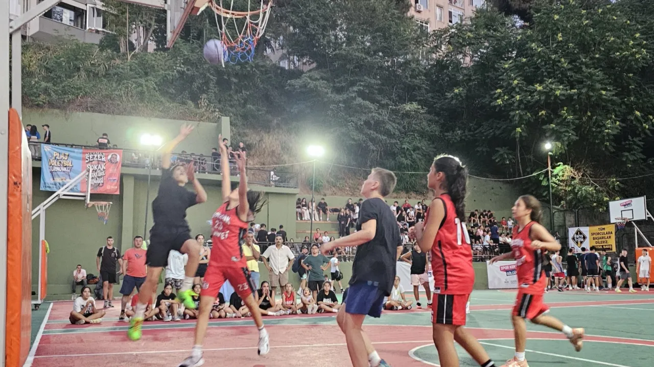 Gölcük'te rekor katılımlı sokak basketbolu turnuvası sona erdi