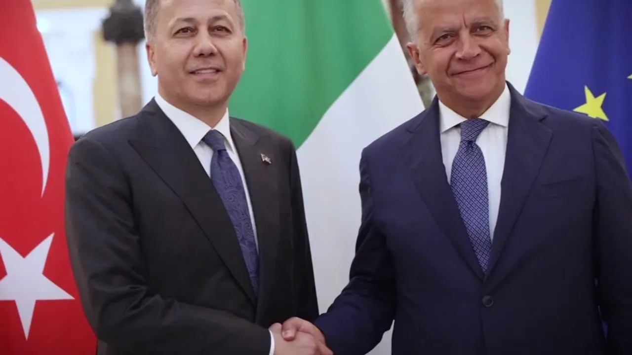 İçişleri Bakanı Yerlikaya, İtalyalı mevkidaşıyla Roma'da görüştü