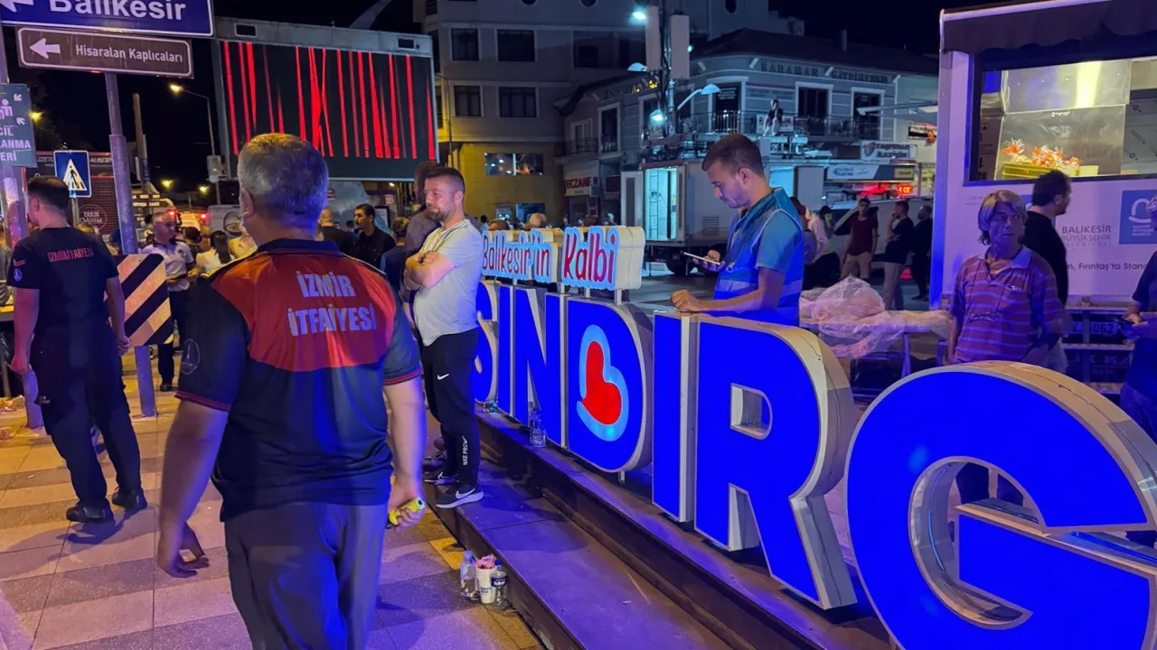 İzmir İtfaiyesi Balıkesir görevinde