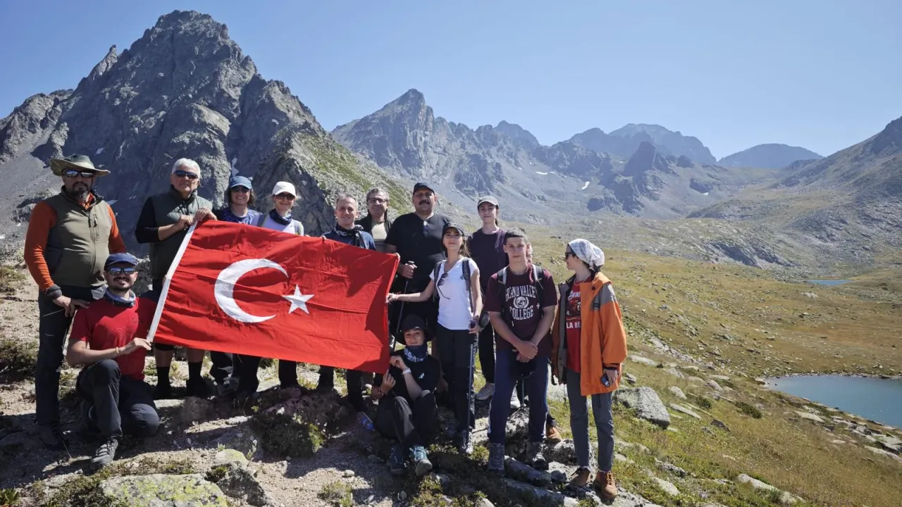 Kaçkar'da ağrı tedavisi için farkındalık tırmanışı