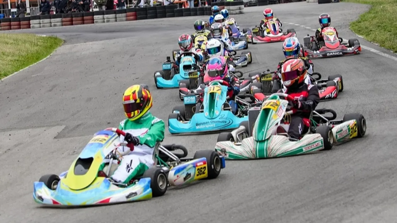 Karting heyecanı Tuzla’da sürüyor