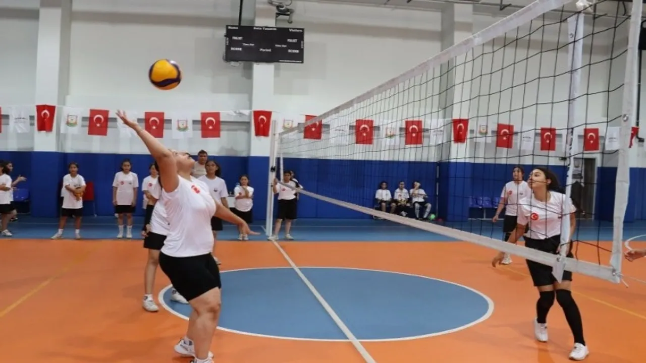 Kız çocuklarından voleybol kursuna yoğun ilgi