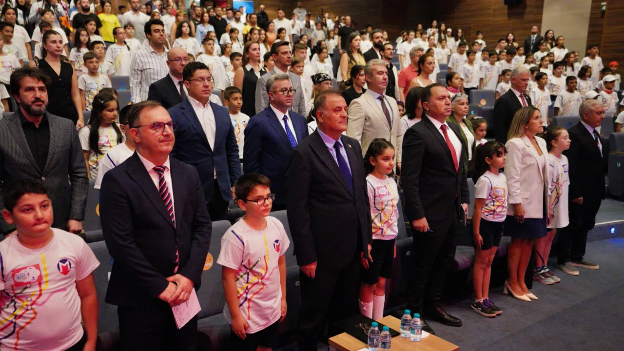 'Metro İstanbul'da 403 minik öğrenci mezun oldu