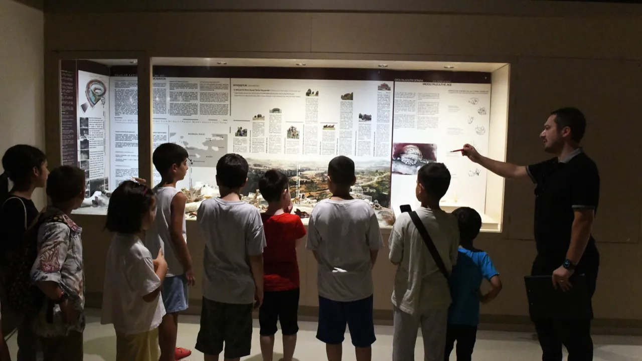 Minik arkeologlar müzeleri keşfediyor