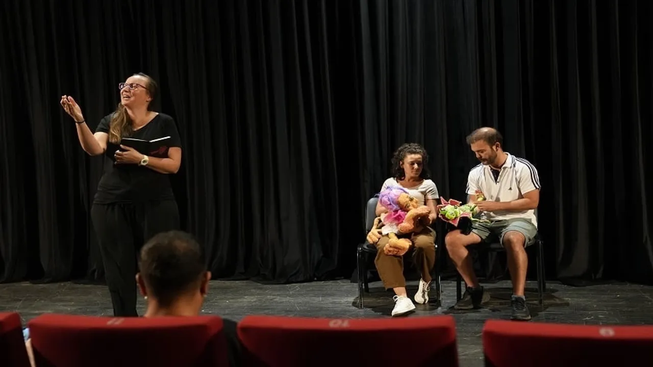 Şehir Tiyatrosu oyuncuları için kukla atölyesi düzenlendi