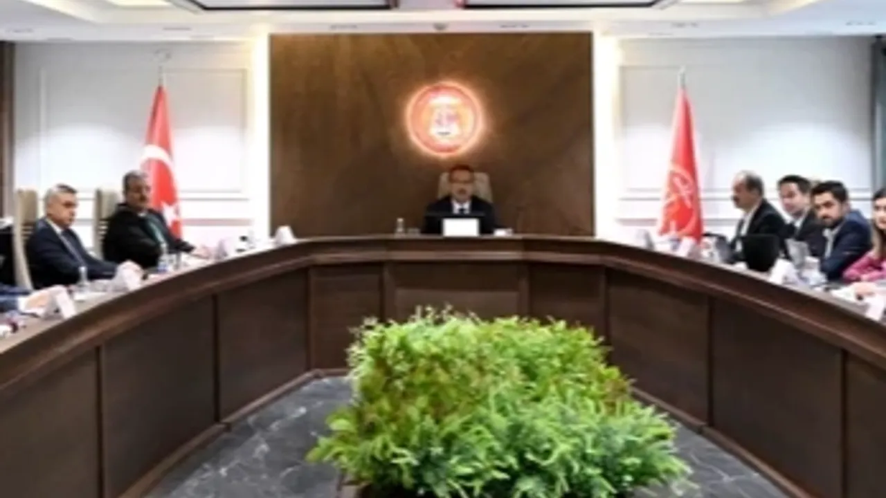 SES: Memur-Sen ve Kamu-Sen’in Hakem Kurulu’ndan çekilmesi şov