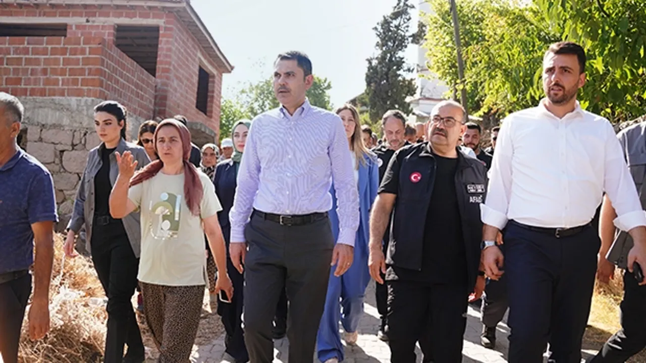 Sındırgı'da tüm evler tarandı... Ağır hasarlı yapılar yıkılacak!