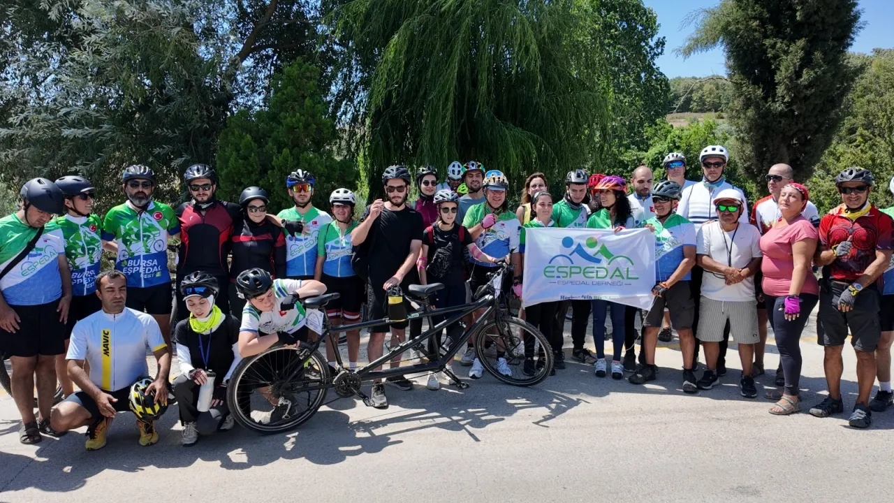 Tandem bisikletlerle Kocaeli'de umuda pedal çevirdi