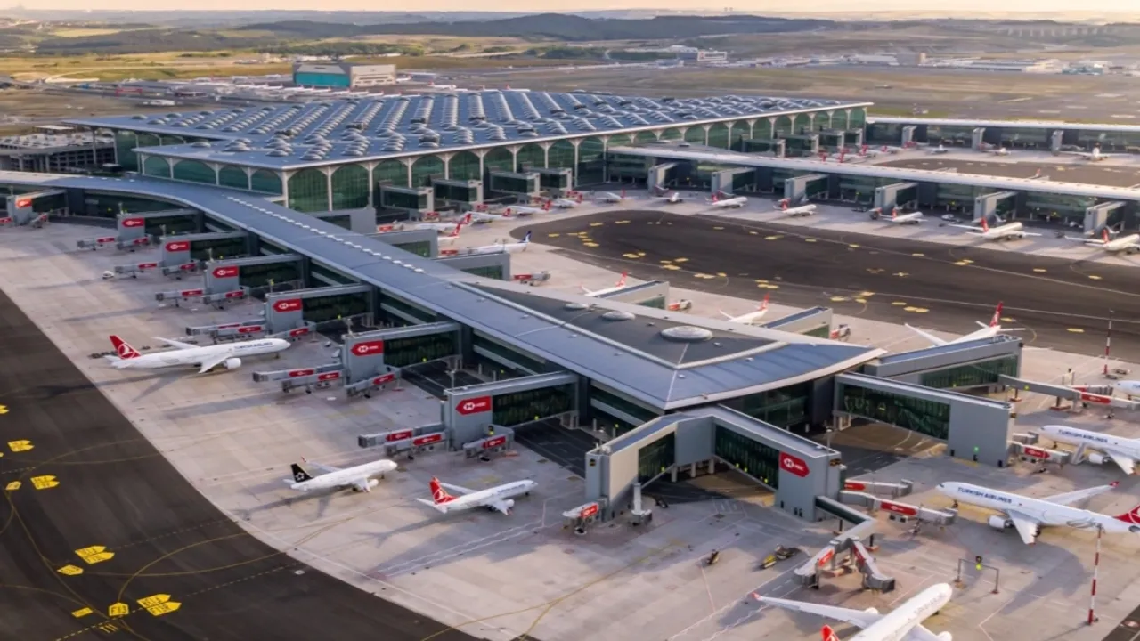 Temmuz'da 1,3 milyon yolcu İzmir’den havalandı