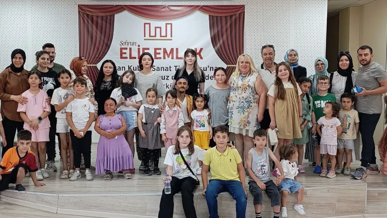 'Yağmur Hanım’ın Konağı' dakikalarca ayakta alkışlandı