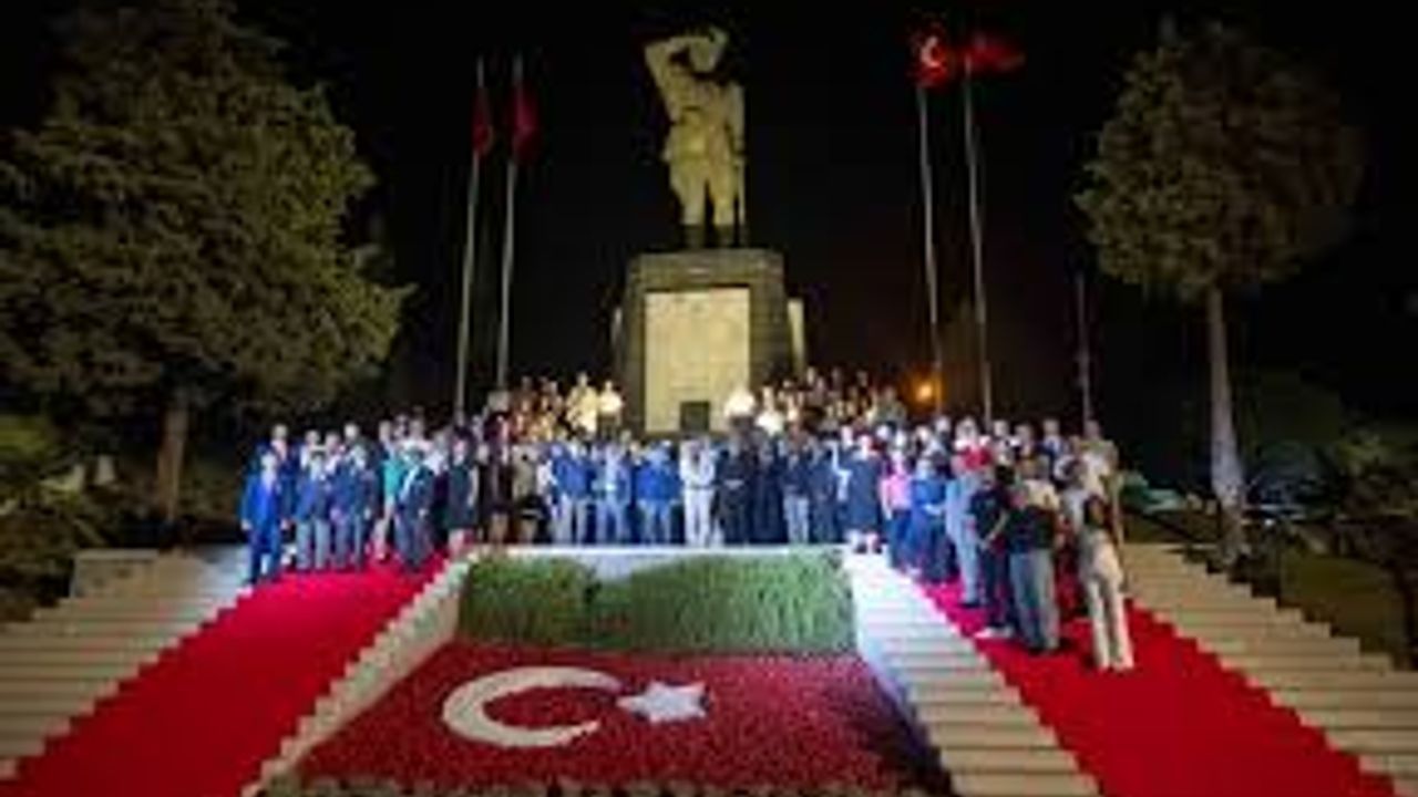 Bornova’da Zafer’in 103. Yılı Büyük Coşkuyla Kutlandı