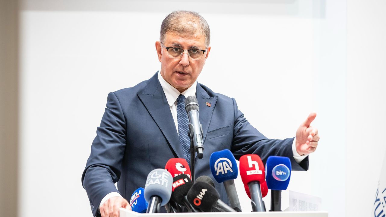 Cemil Tugay, atadığı bürokratı görevden aldı