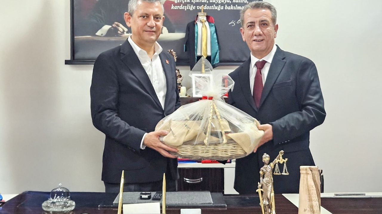 CHP Lideri Özel, Başkan Anıl Yetişkin’i ziyaret etti.