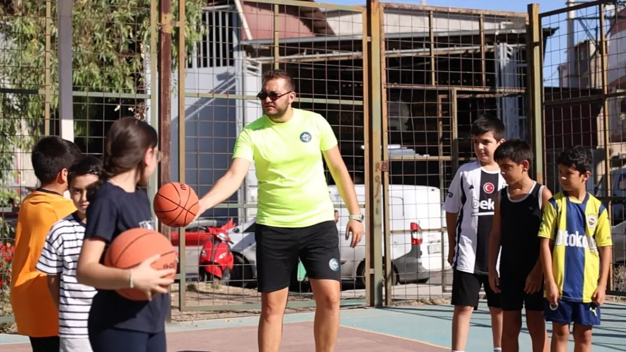 Karabağlar'da çocuklar 'yaz spor'larını sevdi