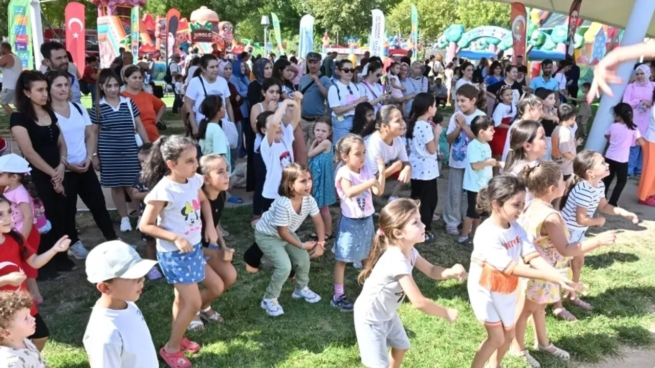 Manisa’da çocuklara Zafer Bayramı şenliği düzenlendi