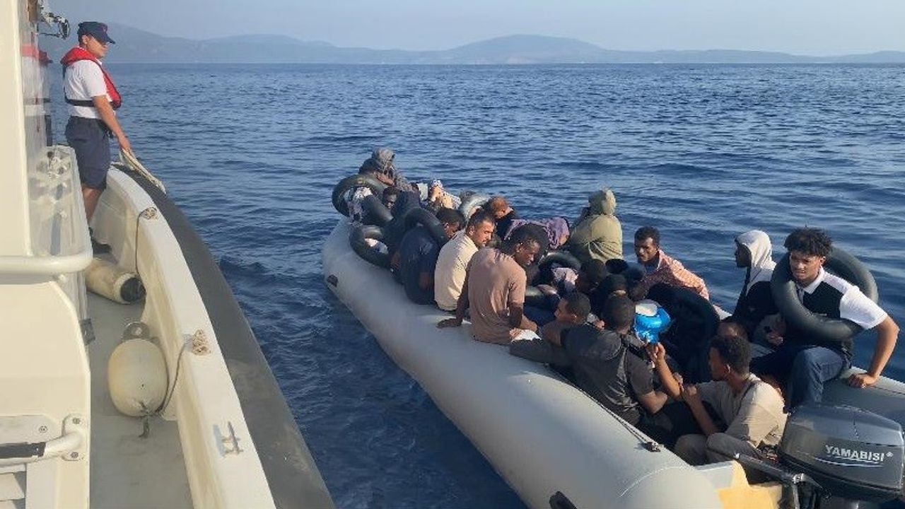 Sahil Güvenlik İzmir açıklarında göçmenleri durdurdu