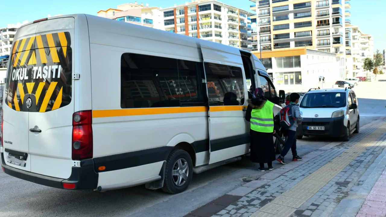 Ankara Büyükşehir’den öğrencilere servis ve abonman desteği
