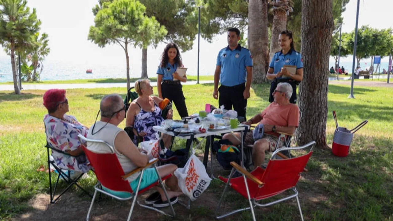 Antalya Konyaaltı Sahili’nde temizlik seferberliği