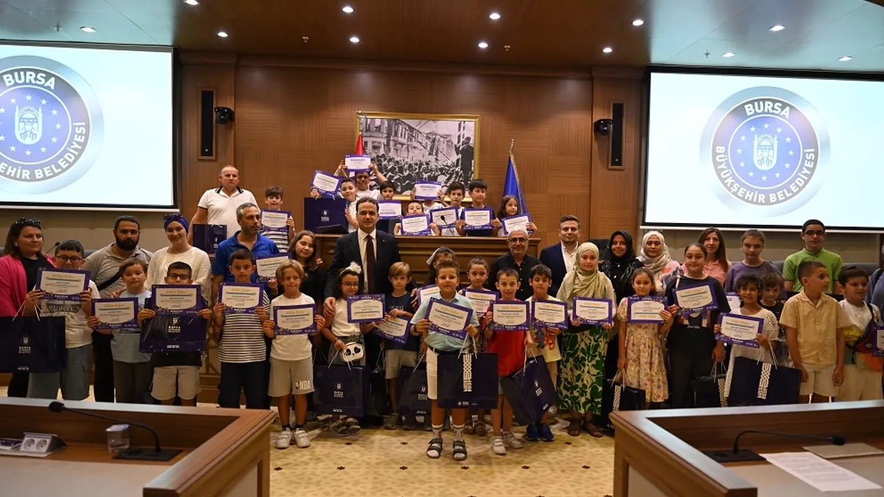 Bursalı çocuk ve gençlerin 'robotik kodlamada' sertifika heyecanı