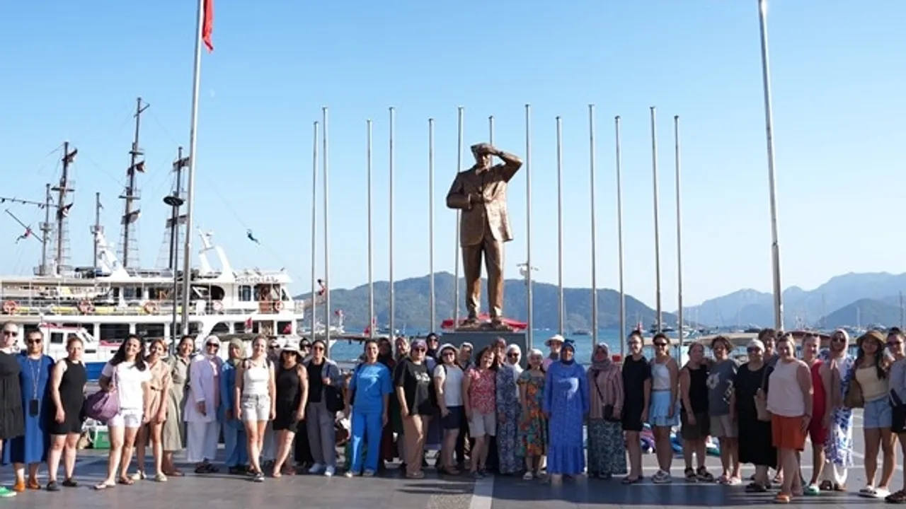 Denizlili kadınların Marmaris’te mavi yolculuk keyfi