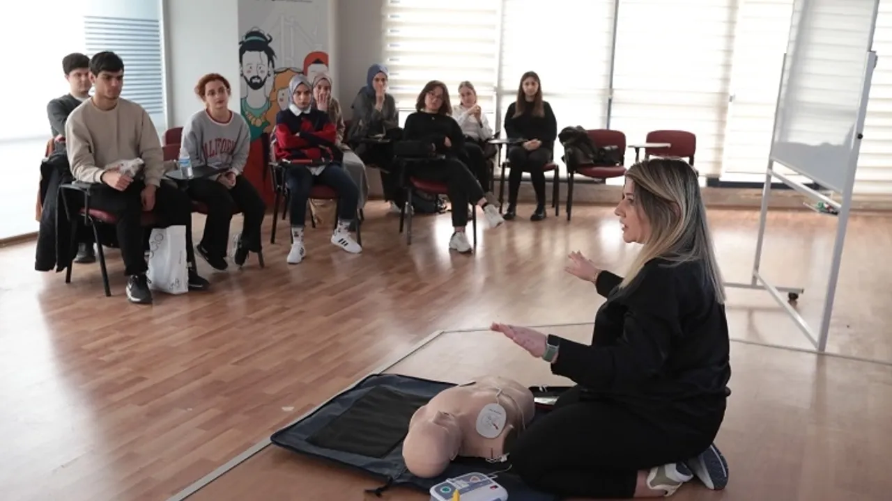 İBB Gençlik Ofisleri'nde üçüncü dönem başladı