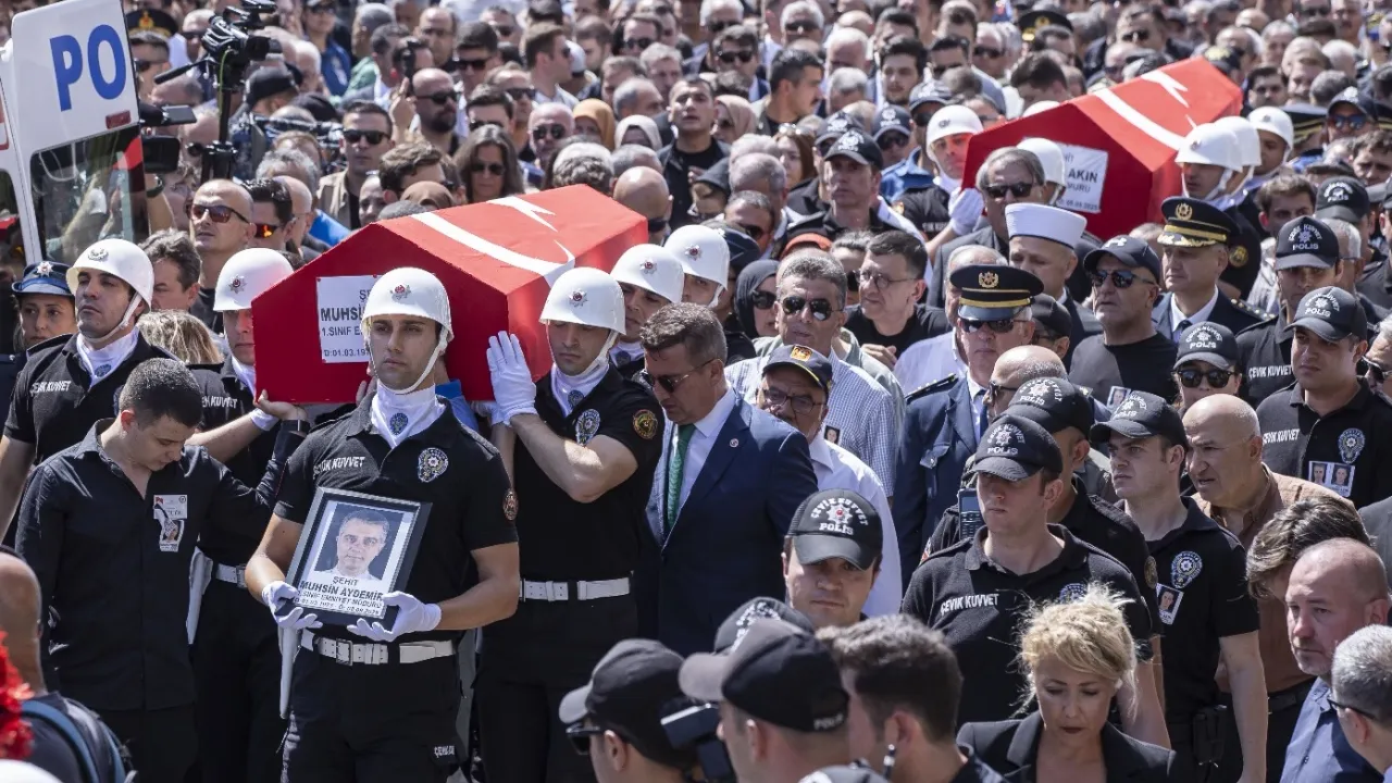 İzmir’in şehitlerine veda!